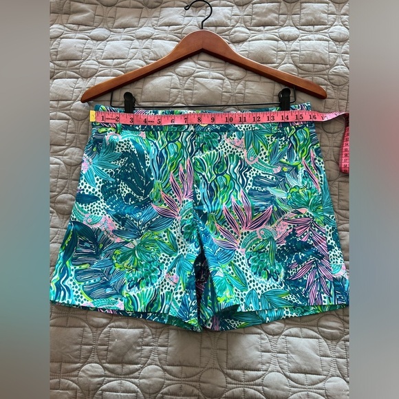 LILLY PULITZER GRETCHEN HIGH RISE SHORT
BOTANICAL GREEN HOLIDAY IN THE SUN NWT - Picture 10 of 16